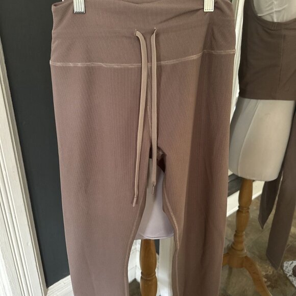 Greyson NWT Women's Fawn CLEO Leggings, Size Medium - Picture 4 of 6